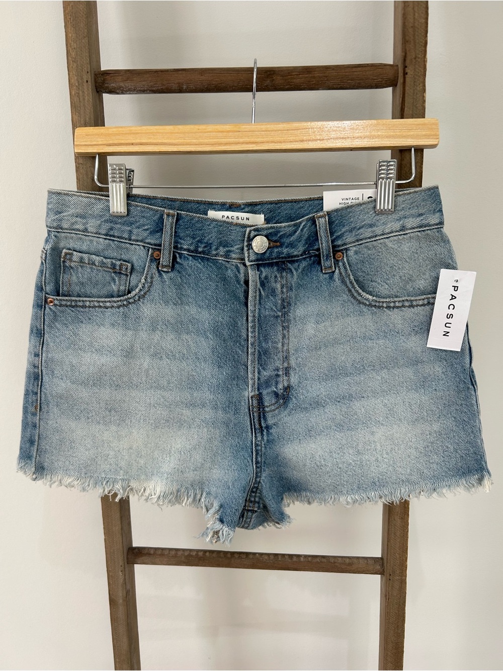 PacSun Vintage High Rise Raw Hem Button Closure Denim Shorts Women’s Size 29 NWT